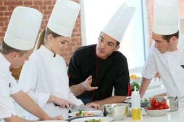Guide to Restaurant Training Manuals 1288x724 1