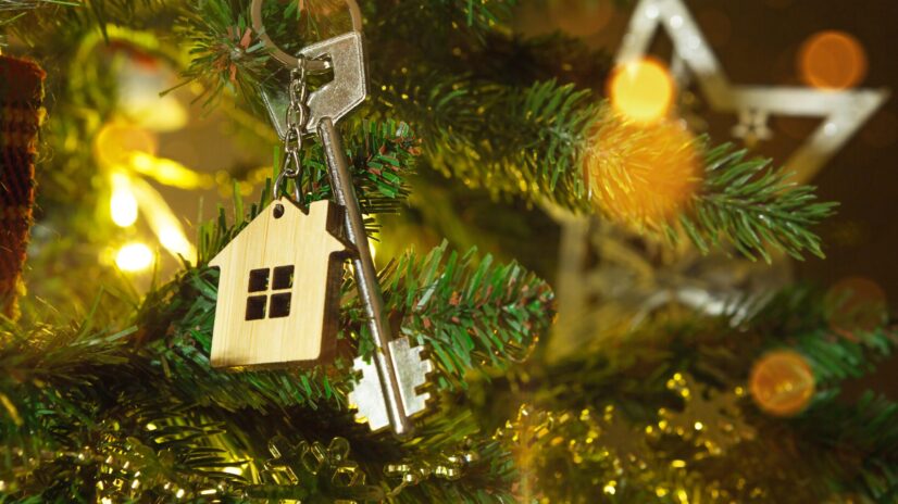 key to the house with a keychain is hanging on the 2023 11 27 05 21 00 utc 1 scaled